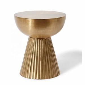Dernier modèle de table d'appoint en aluminium fabriqué à la main, moderne, doré, traditionnel, pour chambre à coucher appartement, café, canapé, table, prix de gros - Product Image 4