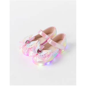 Chaussures OZKIZ style coréen en forme de cœur arc-en-ciel pour filles de 2 à 6 ans, en plastique, vente en gros, mode enfantine pour le printemps/l'automne - Product Image 1