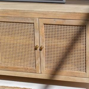 ตู้วางทีวีวานดานา โนวารา แม็กซิมา ราตัน ดอร์ โมเดิร์น ทำจากไม้จริงสานลายธรรมชาติ - Product Image 4