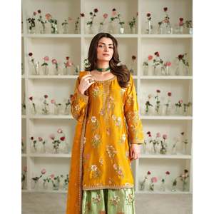 Ensemble haut-bas et dupatta jaunes pour femme NSR Designer avec broderie et travail de sequins, taille L - Product Image 1