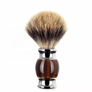 Cepillo de Barba de Madera con Mango Metálico y Pelo de Texugo Silvertip, Personalizado con Logotipo, Venta al por Mayor 2026n - Product Image 1