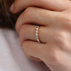 Bague de mariage et d'anniversaire minimaliste pour femme en or massif 14 carats avec diamant naturel taille baguette de 0,28 ct, demi-éternité, bande de 2 mm - Product Image 4