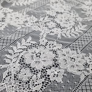 Encaje Elástico Ligero con Diseño Floral de Diamantes, 147 cm, Nailon y Spandex, Tejido Elástico, Color Personalizado para Vestidos de Novia y Lencería - Product Image 4