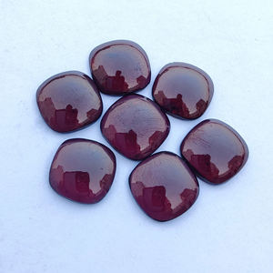 พลอยโกเมนธรรมชาติทรงสี่เหลี่ยมเจียรแบบคูชั่น เกรด AAA+ แบบคาโบชอง  แบบหลวม  ด้านหลังแบน  มีทุกขนาด - Product Image 5