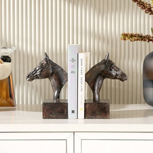 Juego de sujetalibros con cabeza de caballo moderno, acabado en nogal, soporte decorativo para libros con diseño de animal, organizador de escritorio de lujo, personalización disponible. - Product Image 4