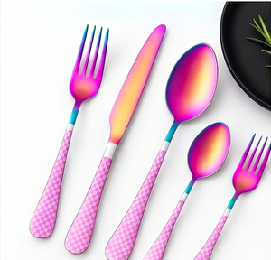 Ensemble de couverts multicolores mignons avec manches à carreaux roses, ustensiles en métal poli miroir pour les fêtes - Product Image 3