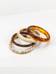 กำไลเรซิ่นทำมือสำหรับผู้หญิง ดีไซน์สีสันโดดเด่นไม่ซ้ำใคร เครื่องประดับแฟชั่นทันสมัยสำหรับใส่ทุกวัน งานปาร์ตี้ และงานเทศกาล - Product Image 2