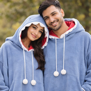 Manta con Capucha de Tiburón de Diseño Personalizado – Manta con Capucha de Forro Polar Extra Grande y Acogedora con Capucha de Dientes y Forro Rojo - Product Image 2