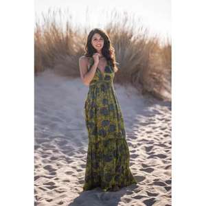 Elegancia Veraniega Sin Esfuerzo de Alta Calidad con Este Fresco Vestido Maxi con Cuello Halter, Perfecto para Escapadas a la Playa y Paseos Soleados - Product Image 1
