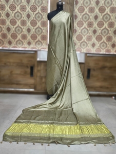 Sari en soie pure de luxe pour femmes, sari ethnique de créateur pour les occasions spéciales - Product Image 2