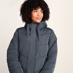 Manteau long en duvet pour femme, veste matelassée à capuche avec fermeture éclair en tissu tissé, détail logo – Imperméable et respirant, vêtement d'extérieur pour l'hiver - Product Image 5