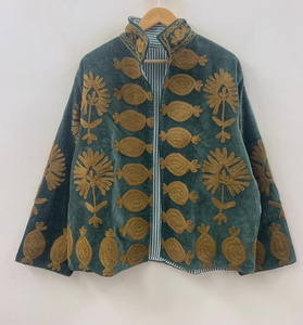 Chaqueta de Terciopelo con Bordado Suzani, Estilo Boho Vintage, Abrigo Étnico, Prenda de Diseño Única Hecha a Mano, Ropa para Bodas, Precio al por Mayor - Product Image 1