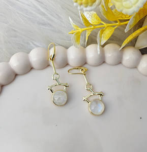 Pendientes colgantes de piedras preciosas curativas de moda, pendientes de diseñador con piedra lunar redonda natural, pendientes de gancho chapados en oro de 18k para fiestas y cócteles. - Product Image 6