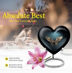 Hermosa urna de cremación azul en forma de corazón con diseño floral, recuerdo personalizable para cenizas de mascotas. - Product Image 5