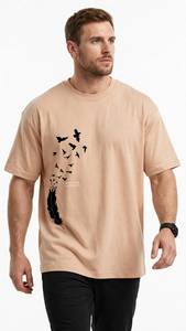 Oneten Apparel T-shirt beige à manches courtes pour hommes, col rond, imprimé plumes et oiseaux noirs, haut décontracté - Product Image 4
