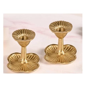 Candelabro Moderno de Aluminio Dorado, Hecho a Mano, Duradero, para Navidad, Sala de Estar, Mesa de Comedor, Decoración Festiva de Bodas - Product Image 1