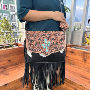 Bolso cruzado con flecos de piedra turquesa de Cactus de cuero con pelo hecho a mano para mujer - Product Image 2