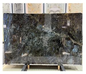 Losas de Granito Labradorita Azul Lemuriano, Material de Superficie de Piedra de Granito Azul Negro Natural para Uso en Paredes Interiores y Encimeras - Product Image 2