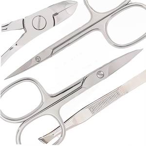 Kit de manucure en acier inoxydable avec coupe-ongles 5 en 1, ensemble portable dans un sac noir, style classique pour adulte - Product Image 2