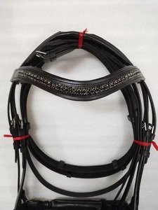 Bridon de dressage en cuir rembourré avec pierres noires et rembourrage, disponible à prix réduit, provenant d'un exportateur indien. - Product Image 3