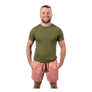 T-shirt pour homme en coton 100% à col rond et manches courtes, couleur olive, coupe ajustée, décontracté, uni, tricoté - Product Image 4