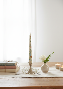 Vela Cónica Elegante con Motivos Botánicos de Lavanda, Sin Humo, Aroma a Lavanda, Se Quema de Forma Limpia y Uniforme, Impresionante Pieza Decorativa para el Hogar - Product Image 2