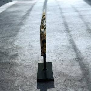 Jaspe Mamba noir naturel poli à la flamme, sculpté à la main, 12,5 cm avec support en fer, cristaux Feng Shui, pierre de guérison - Product Image 5
