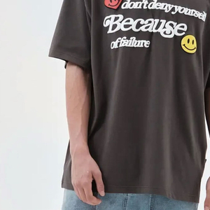 เสื้อยืดสตรีทแวร์พิมพ์ลายพัฟฟ์สำหรับผู้ชาย ผลิตตามสั่งจากโรงงาน OEM ผ้าฝ้ายทรงโอเวอร์ไซส์ ดีไซน์โลโก้ 3 มิติแบบนูน - Product Image 5