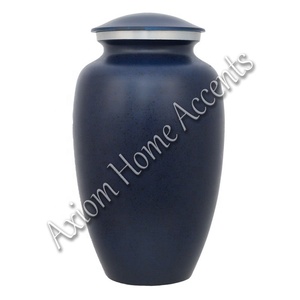 Urne funéraire moderne en aluminium avec détails artisanaux Un beau souvenir commémoratif par Axiom Home Accents - Product Image 4