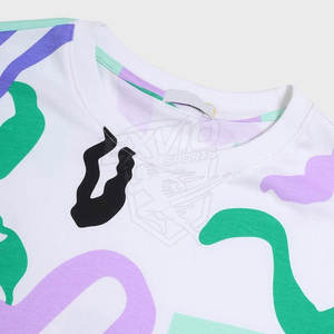 Chemise oversize pour femme, tendance streetwear, en vente, fabriquée avec des matériaux de haute qualité - Product Image 6