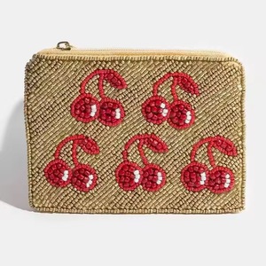 Porte-monnaie en perles style bohème avec fermeture éclair et pompon, fait main, mini accessoire pour femme - Product Image 3
