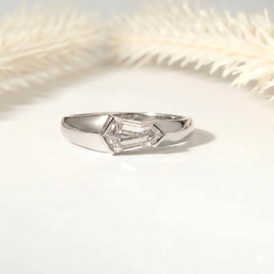 Bague d'anniversaire et de fiançailles en or massif 10K 14K 18K avec diamant de laboratoire taille baguette certifié IGI, couleur DEF, clarté VS VVS - Product Image 6