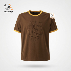 Camiseta Iota Phi Theta de Algodón Premium con Letras Griegas, Ribete en Contraste Marrón y Amarillo, Corte Regular, Estilo Casual, Manga Corta, Nuevo Diseño - Product Image 2