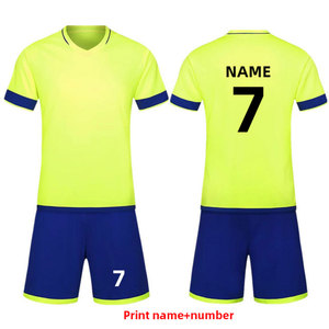 Tenue de football personnalisée OEM pour adultes, vêtements d'entraînement en gros, nouveau style de sportswear, uniforme de football par sublimation - Product Image 1