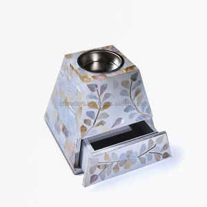 Brûleur d'encens en résine et nacre de créateur exclusif Porte-bakhoor arabe luxueux pour les collections de cadeaux du Ramadan et de l'Aïd - Product Image 1