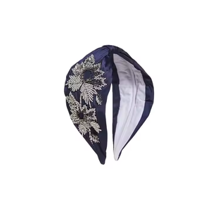 Superbes Bandeaux Unisexe Personnalisables Écologiques Brodés à la Main avec Perles pour Femmes et Filles – Accessoire de Fête Élégant Noir et Blanc – Inde - Product Image 6