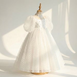 ชุดเดรสเจ้าหญิงสีขาวน่ารักสำหรับเด็กผู้หญิง ผ้าลูกไม้ ผ้าทูล แขนพองทรงเอไลน์ ประดับดอกไม้ สำหรับงานแต่งงาน งานปาร์ตี้ ระบายอากาศได้ดีและดูแลรักษาง่าย - Product Image 3