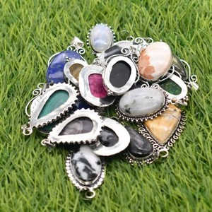 100 Colliers Festifs Tendance en Argent Plaqué 925 avec Pendentifs en Résine Colorée Surdimensionnés et Imposants - Product Image 3