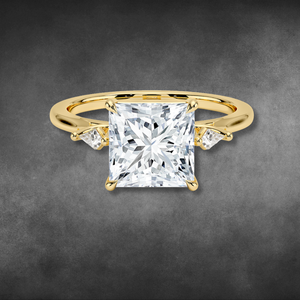 แหวนเพชรทรงปรินเซสคัทสามเม็ด ได้รับการรับรองจาก IGI ทอง 14K 18K ประดับเพชรทรงว่าวด้านข้าง แหวนหมั้น เครื่องประดับชั้นดีสำหรับเธอ เป็นของขวัญ - Product Image 1