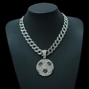 Venta al por mayor de collar con colgante de cadena cubana brillante con diamantes para hombre, chapado en oro, aleación de zinc, estilo hip hop - Product Image 5