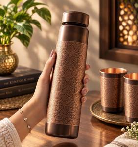 Bouteille d'eau artisanale en cuivre pur, imprimée de motifs floraux noirs et roses, avec bouchon à vis, pour la maison et le bureau - Product Image 6