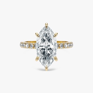 Anillo de compromiso y boda de oro amarillo de 14K con diamante de laboratorio de corte marquesa de 5.5CT, pavé, venta al por mayor, OEM y personalizado - Product Image 2