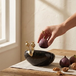 Cuenco Decorativo de Mármol Negro con Diseño de Granada y Detalles en Dorado para Decoración Moderna del Hogar, Diwali y Ocasiones Especiales - Product Image 2