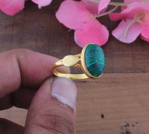 Anillo Clásico de Fiesta de Plata de Ley 925 Bañado en Oro de 18K con Gema de Amatista, Diseño Ovalado Verde Corazón y Tallo Dividido, Venta al por Mayor - Product Image 4