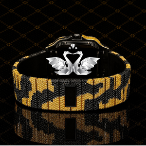 Montre personnalisée avec logo en or rose, sertie de diamants, cadran jaune et noir, montre-bracelet à quartz avec diamants CZ - Product Image 2