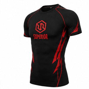 Camiseta de compresión avanzada diseñada para brindar soporte muscular específico sin comprometer la transpirabilidad ni la comodidad. - Product Image 5