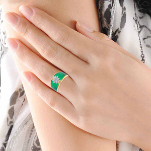 แหวนเพชร Bloomed Greenery รูปทรง Eternal Sunburst ประดับเพชรในทองคำ 18K ดีไซน์ Openwork Halo ประดับเพชร Pavé ตรงกลาง - Product Image 2