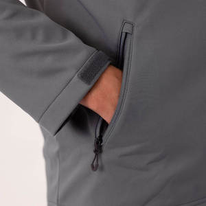 Veste softshell homme personnalisée, légère, de haute qualité, imperméable, taille et couleur sur mesure, en vente - Product Image 4