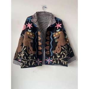 Chaqueta Corta de Terciopelo con Bordado Suzani, Blazer Artesanal Uzbeko, Ropa Bohemia, Chaqueta Tribal, Regalo para Ella - Product Image 2