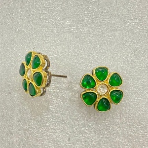 Pendientes de Flor Tradicionales Indios de Latón Chapado en Oro de 22K, con Incrustaciones de Piedras Preciosas, Certificados por IGI, Unisex, Regalo de Aniversario - Product Image 1